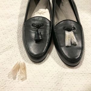 Brand new Trotters ladies size 11 black flat work shoes